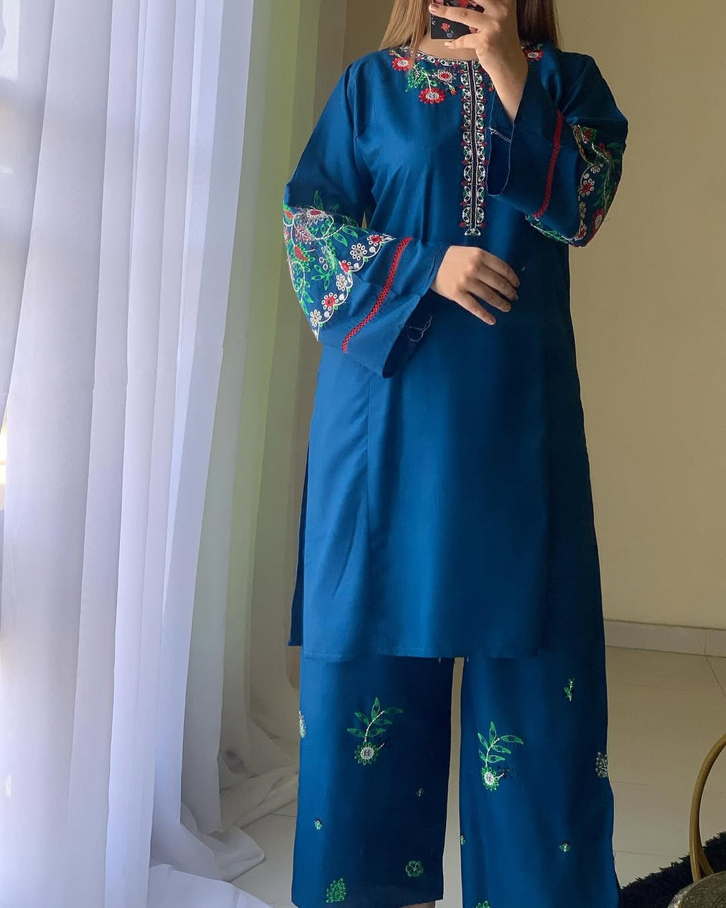 Saniya Emb 2pc