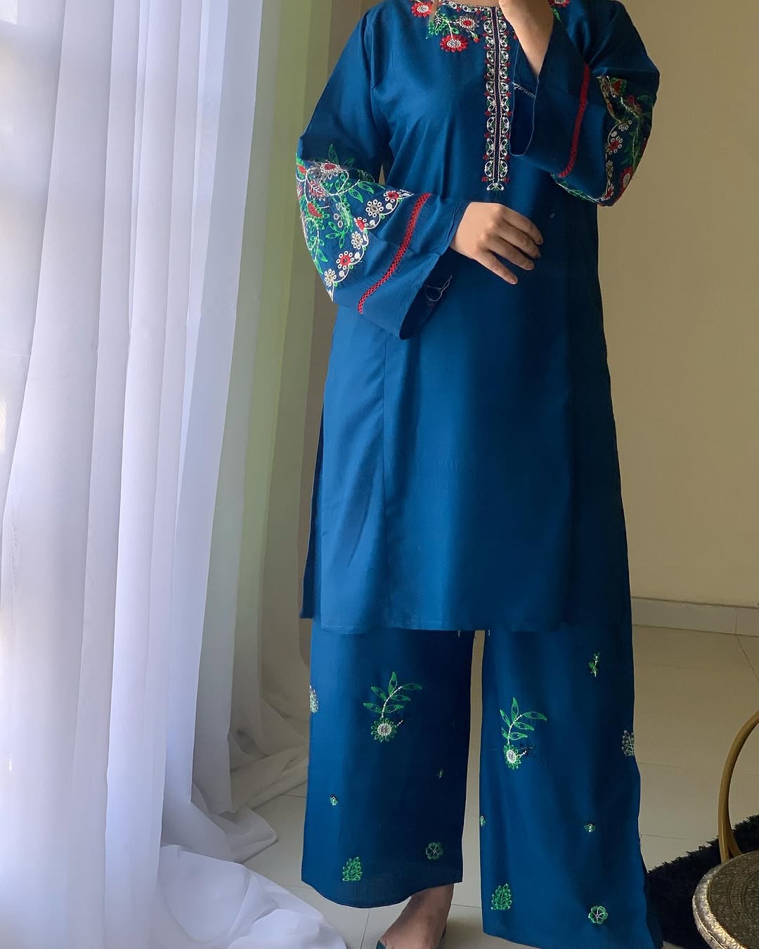 Saniya Emb 2pc
